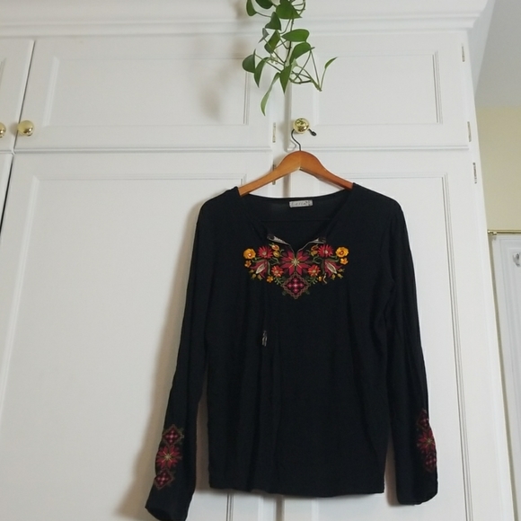 Very cute Ukrainian long sleeve tee. - Picture 1 of 4